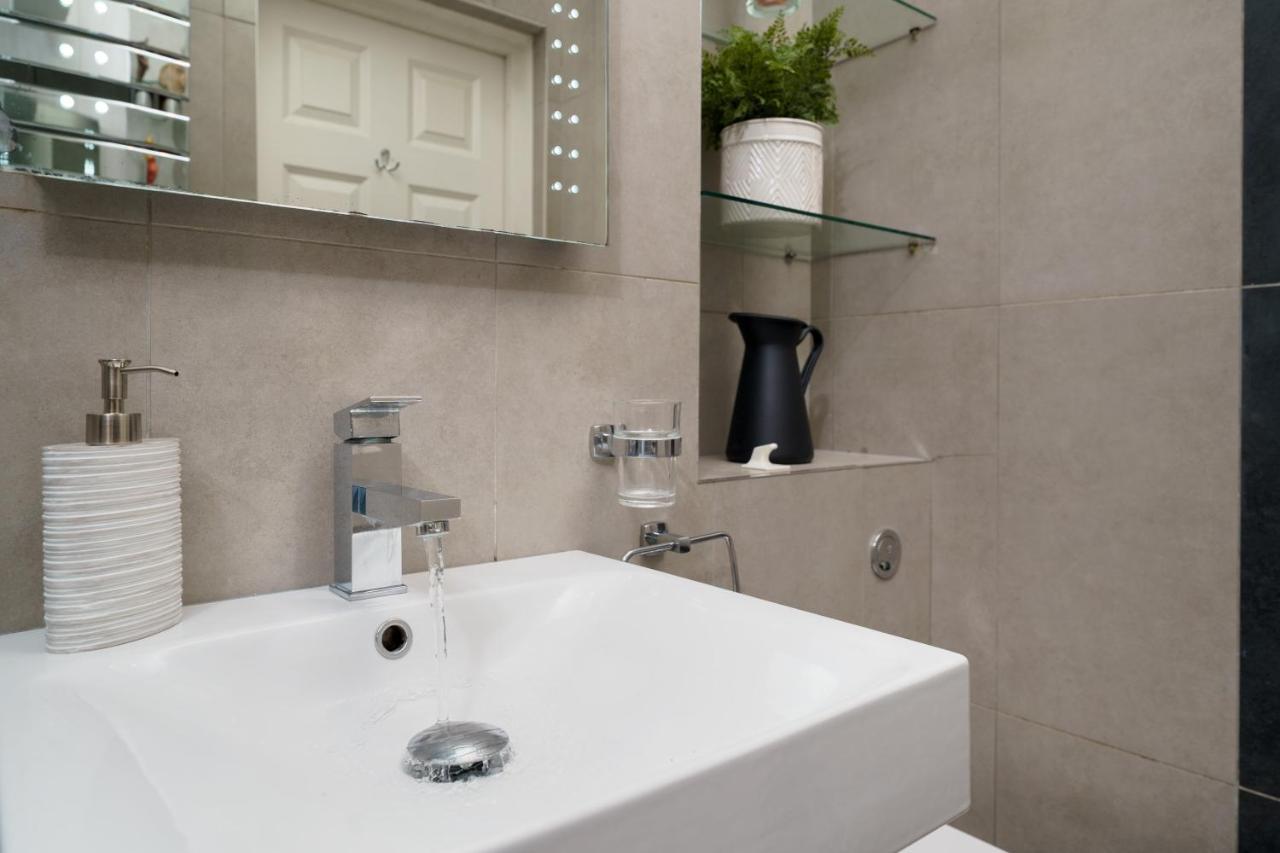 2 Bedr, 3 Beds, 1 Bath Thames, Trafalgar Sq Londen Buitenkant foto
